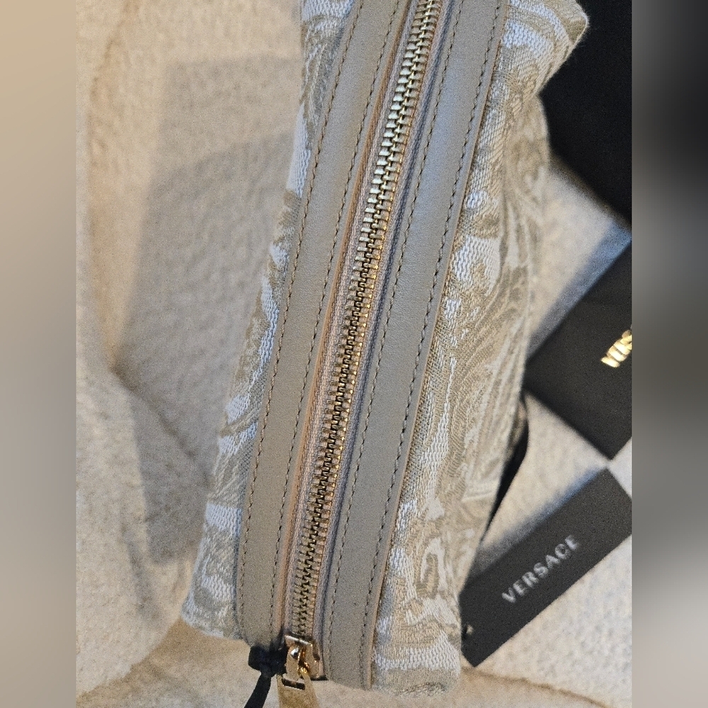 NWT Versace Beige Pouch - Picture 13 of 16